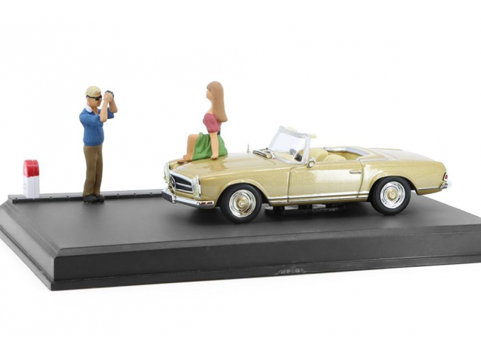 MERCEDES-BENZ 280 SL Diorama Cannes с фигурками