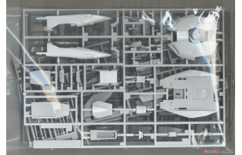 Сборная модель MACROSS VF-1J Super/Strike Valkyrie SVF-41 Черные тузы