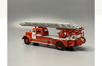 Сборная модель Пожарная автолесница АМ-32(200) колеса смола