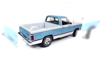 DODGE D100 Adventurer Sweptline Pick-up (1977), light blue/white