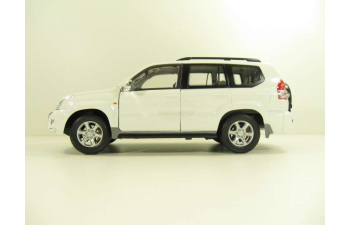 TOYOTA Land Cruiser Prado, масштаб 1:24, белый