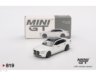 BMW i7 XDrive60 G70 (2024), белый