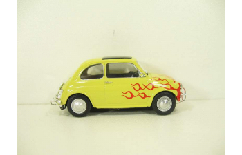 FIAT 500L, yellow / red