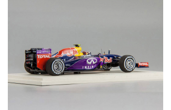 Red Bull RB11 Renault Australian GP #26 Infiniti Red Bull Racing Daniil Kvyat (2015), blue / purple