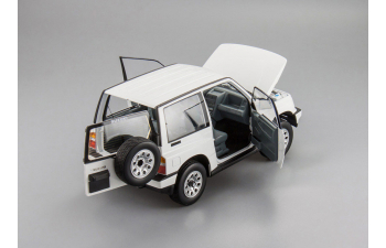 Suzuki Vitara (white)