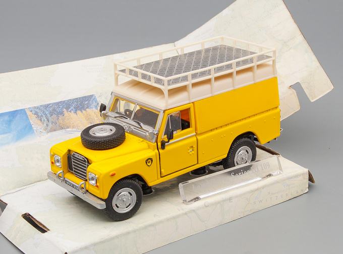 LAND ROVER Series III 109, yellow