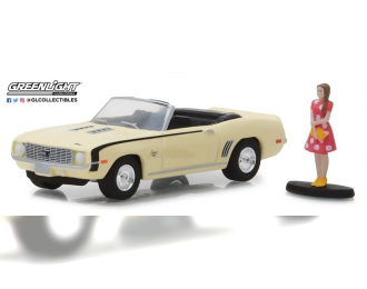 CHEVROLET Camaro Convertible с фигуркой девушки 1969