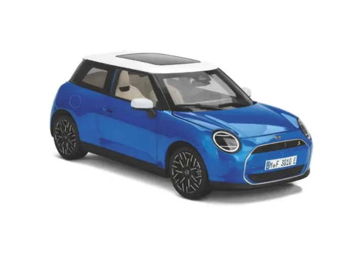 MINI Cooper Se (2023), Blazing Blue