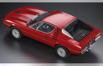 ALFA ROMEO Montreal (1970), Rosso Alfa Red