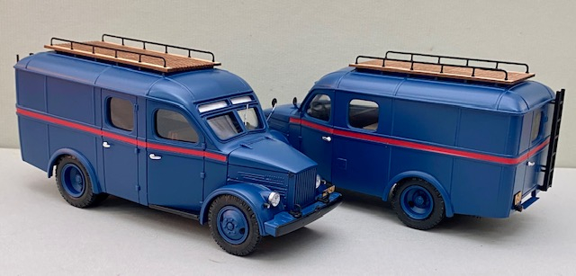 Криминалистическая лаборатория на базе автобуса Аремкуз (синий с красной полосой)