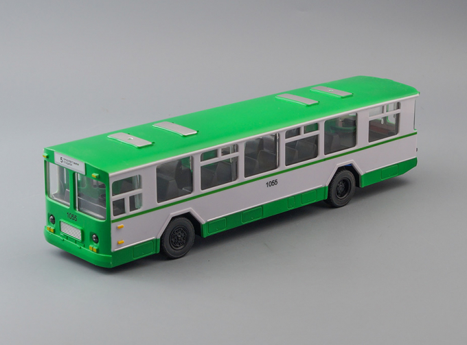 Автобус на радиоуправлении, зеленый