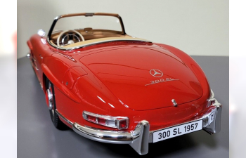 MERCEDES-BENZ 300 SL Roadster, red