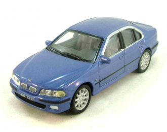 BMW 528i, синий