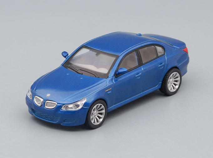 BMW M5, blue