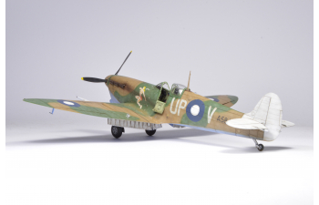 Сборная модель истребитель Spitfire Mk.Vb и Vc, SPITFIRE STORY: Per Aspera ad Astra комбо (2 в 1)