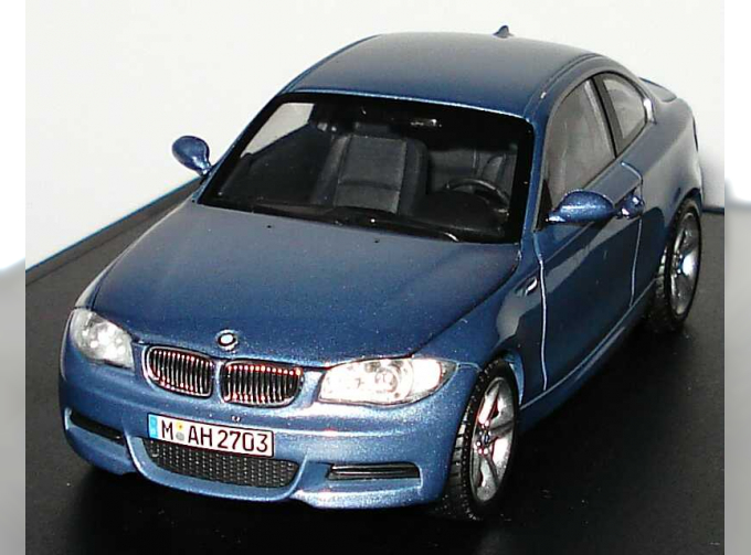 BMW 1er Coupe E82 (2007), kristall blau met.