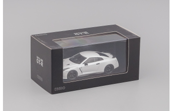 NISSAN GT-R R35, pearl white