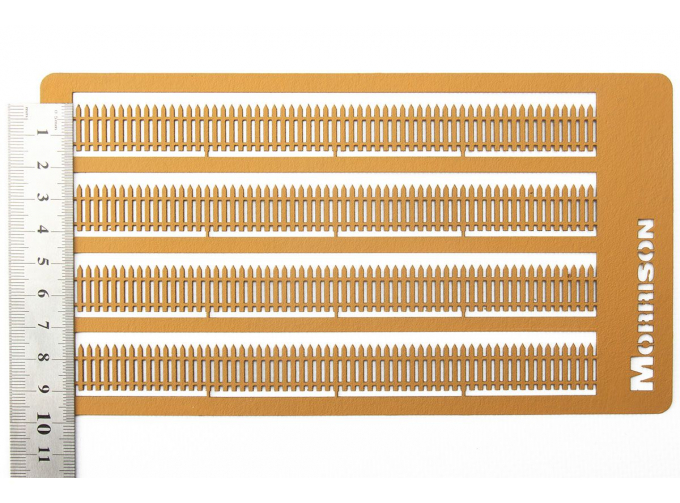 Деревянный забор-штакетник (высота 1,5 см). Общая длина в наборе 64 см.