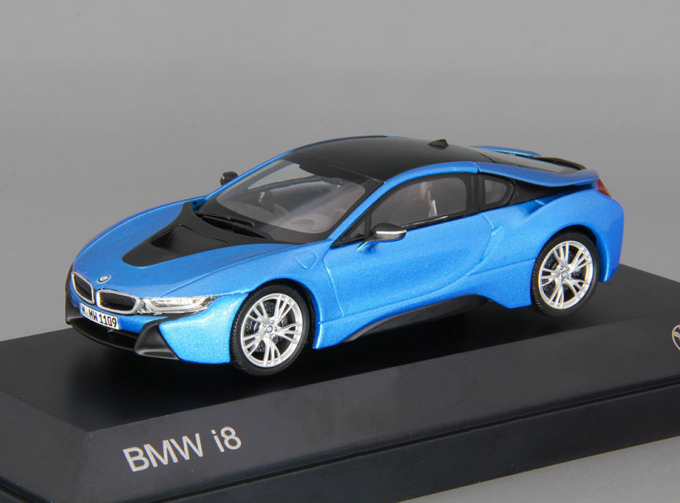 BMW i8, blue / black