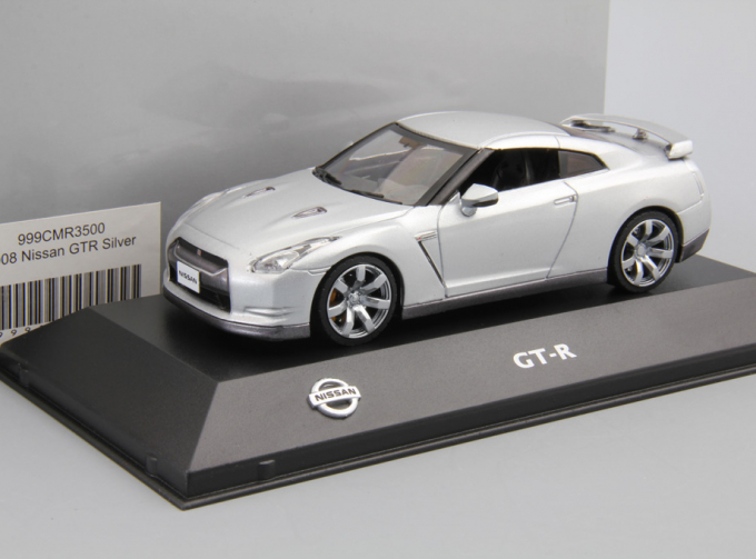 NISSAN GTR, silver