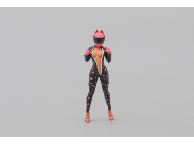 Фигурка девушки байкера