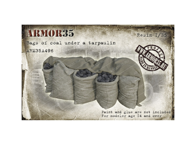 Мешки с углём под брезентом