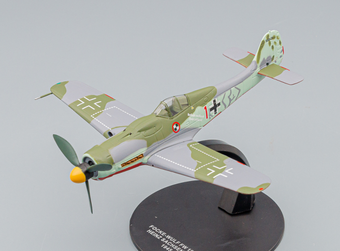 Focke-Wulf Fw-190D-9 Heinz Sachsenberg (104 победы) 1945