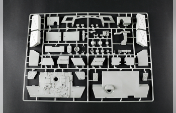 Сборная модель Немецкий танк Pz.Kpfw.VI Sd.Kfz.182 Tiger II (ранний выпуск Porsche Fgst.Nr.280009)