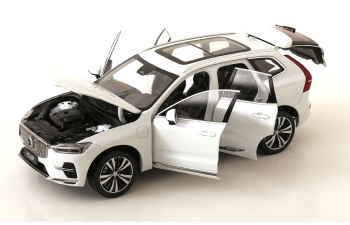VOLVO XC60 Recharge (2022), white metallic