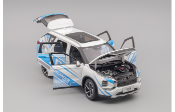 MITSUBISHI Outlander (2023), white / light blue