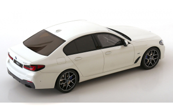 BMW 545E M Sport Saloon (2023), white