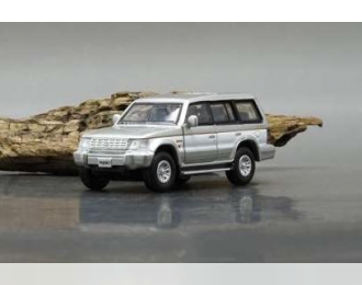 MITSUBISHI Pajero 2 поколение (1996) (праворульный), серебристый с белым