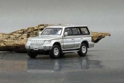 MITSUBISHI Pajero 2 поколение (1996) (праворульный), серебристый с белым