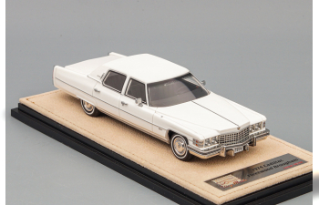 CADILLAC Fleetwood Brougham (1974), White