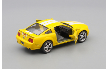 FORD Mustang GT (2006), yellow / white