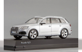 AUDI Q7 (2015), silver