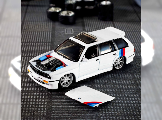 BMW 318i Touring (1990), white