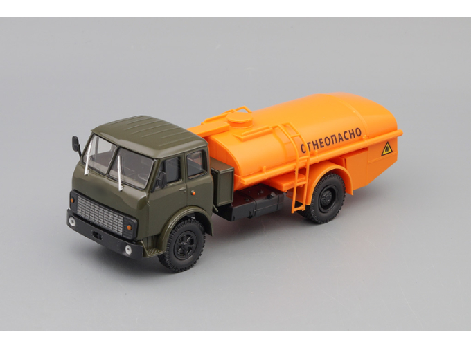 МАЗ ТЦ-7.5 Топливозаправщик "Огнеопасно", зеленый / оранжевый