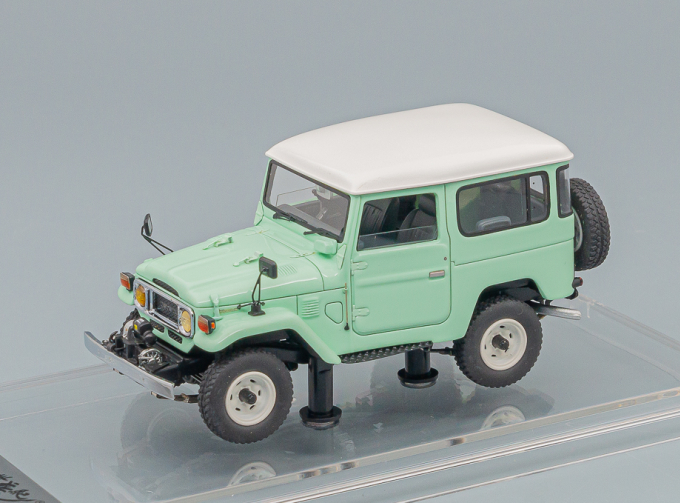 TOYOTA Land Cruiser 40 Series, light green / white roof