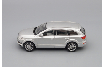 AUDI Q7, silver metallic