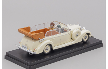 MERCEDES BENZ 770k Cabriolet 1938 With Eva Braun And Ss Military Guard Figures 1938, White