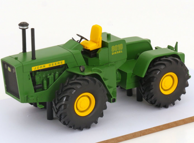 JOHN DEERE 8020 Tractor (1969), Green