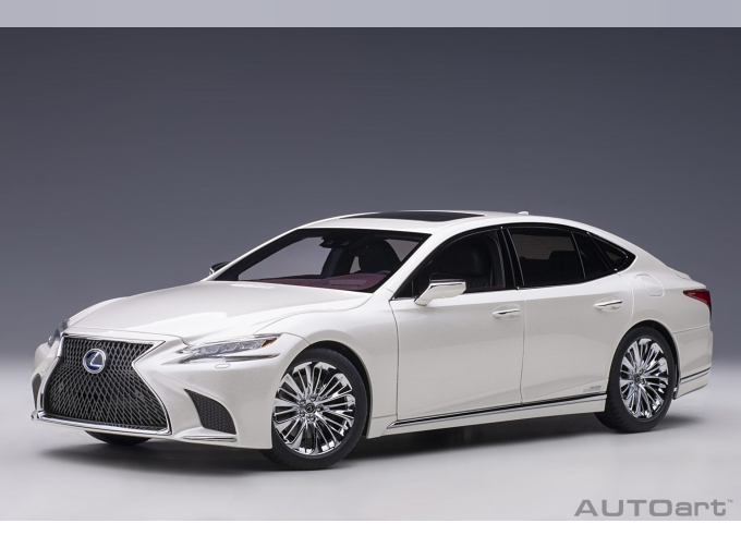 Lexus LS 500h (white)