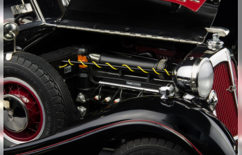 HORCH 853 (1937), two-tone finish red / black