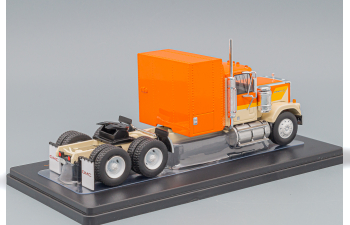 GMC General towing vehicle (1980), orange creme