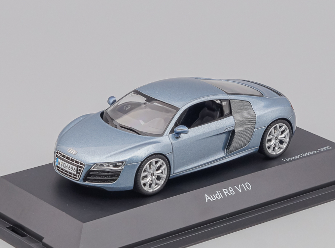 AUDI R8 V10 (2009), jet blue