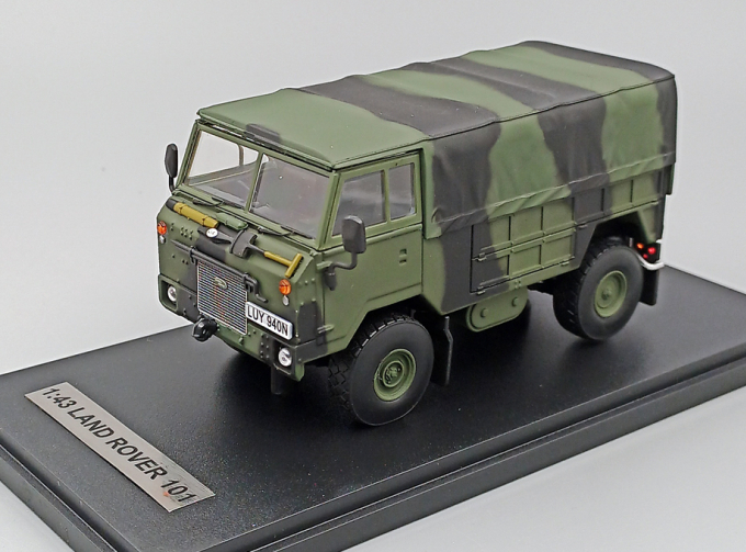 LAND ROVER 101 Forward Cotrol (1968-1978), green / black camouflage