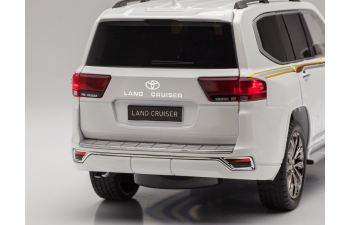 TOYOTA Land Cruiser 300, белый (с работающим светом)