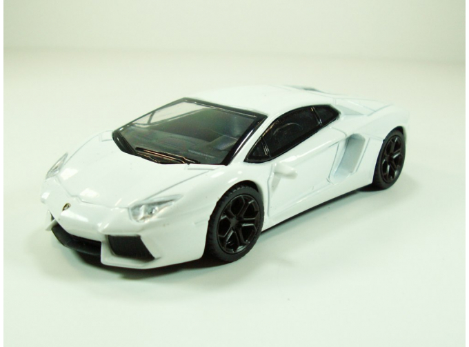 LAMBORGHINI Aventador, white