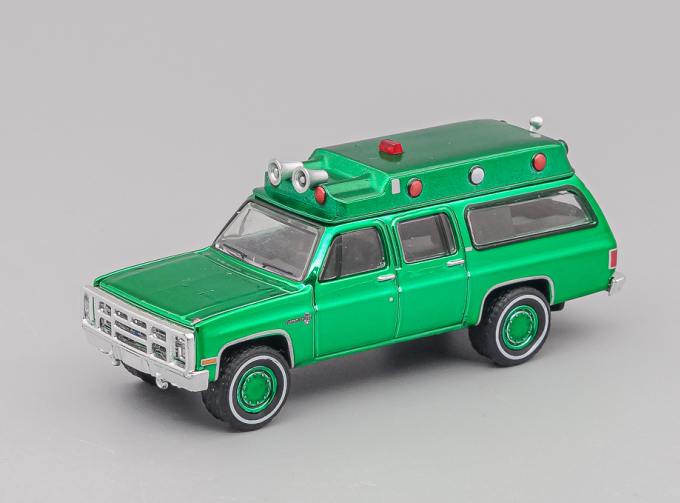 (Greenlight!) CHEVROLET Suburban K20 Custom Deluxe Ambulance 1983, green